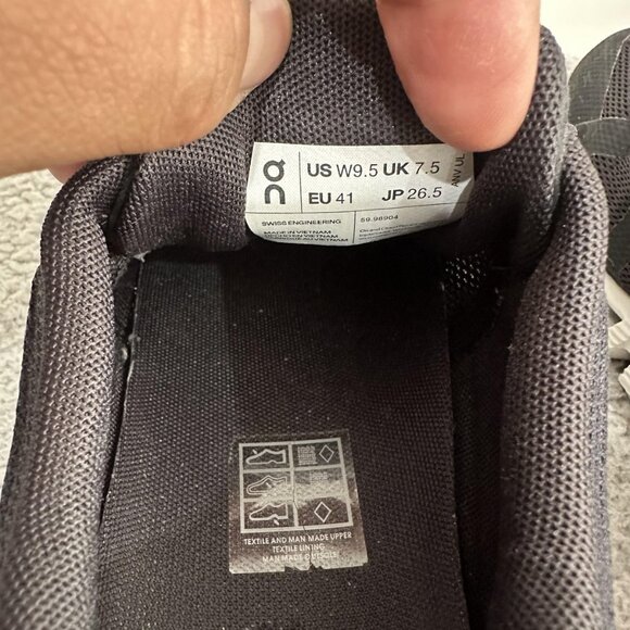 On Cloud Running Shoes Womens Size 9.5 Black White Athletic Gym Sneakers Swiss - Picture 10 of 10